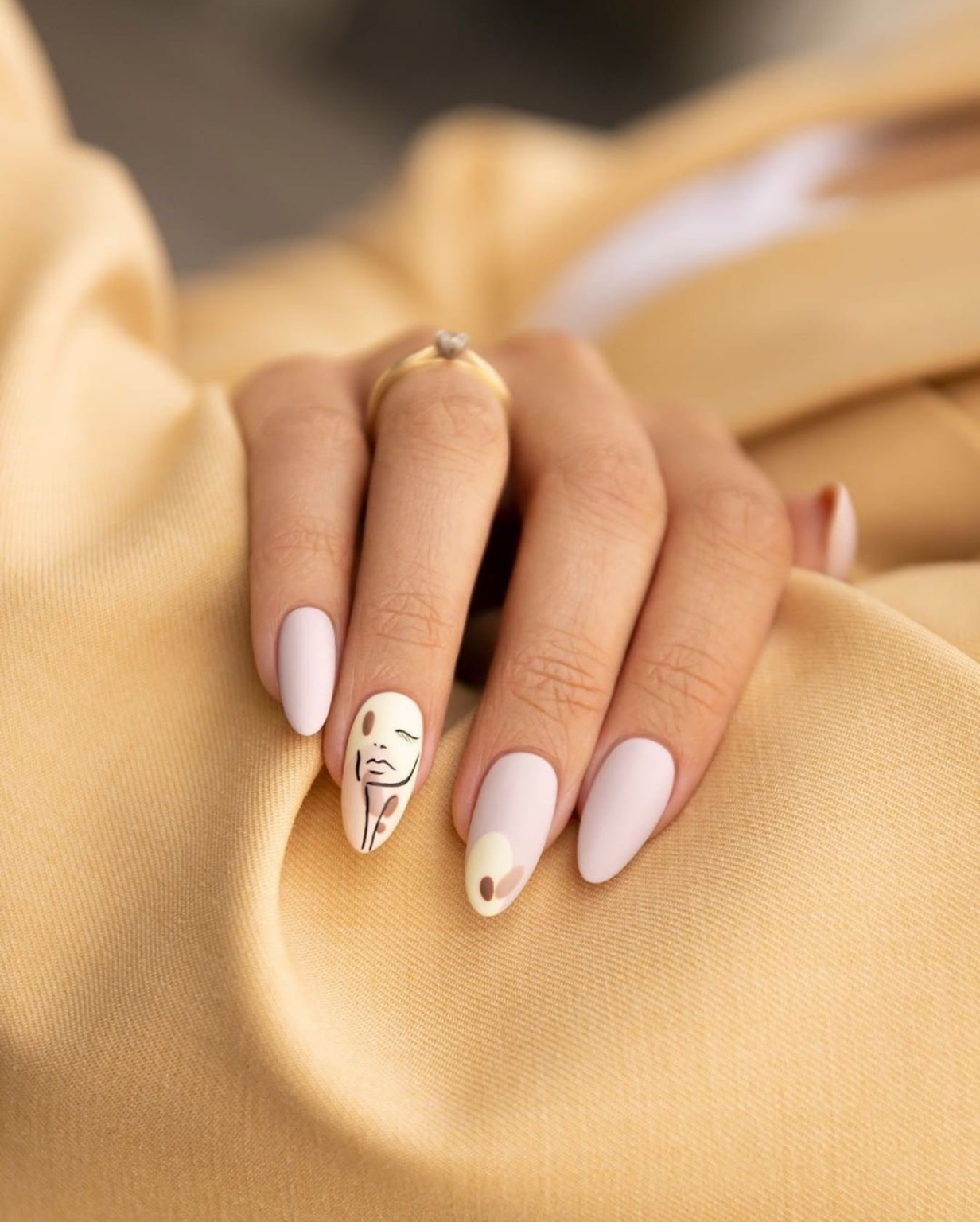 20 Hermosas Ideas De Diseños De Uñas Almendradas Elegantes - DECORAMANO