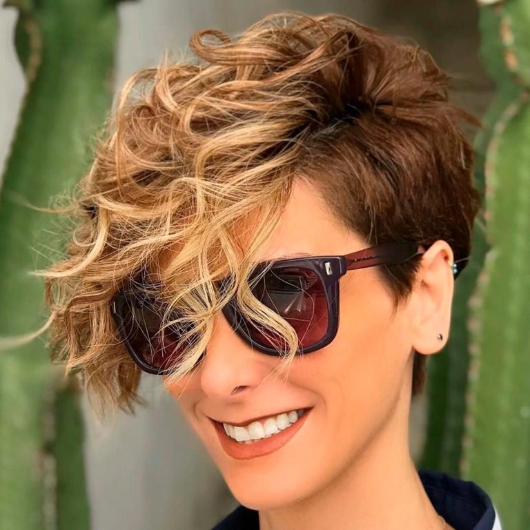 Top 30 Short Curly Hairstyles for Women in 2024 - Trendy Cuts & Styles