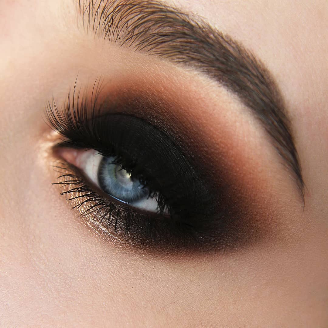 31 Dark Eyeshadow Looks to Inspire Your Inner Makeup Artist - divagaze.com