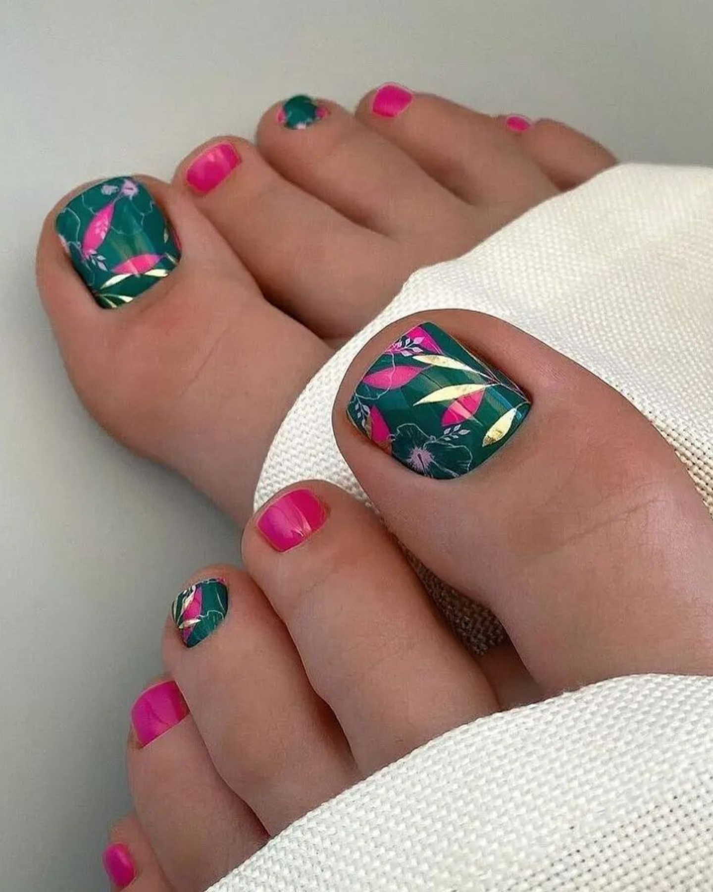 Top 35 Summer Toe Nail Designs for a Trendsetting 2024 Look - divagaze.com
