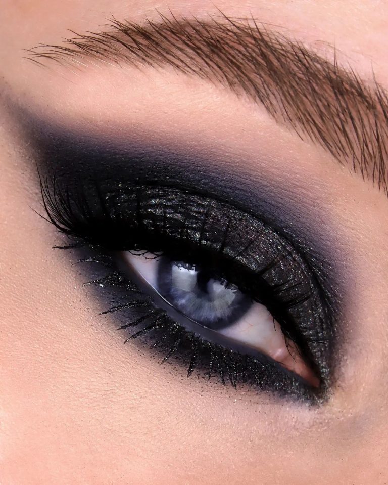 29 Black Makeup Looks to Inspire Your 2024 Style – Bold & Timeless ...