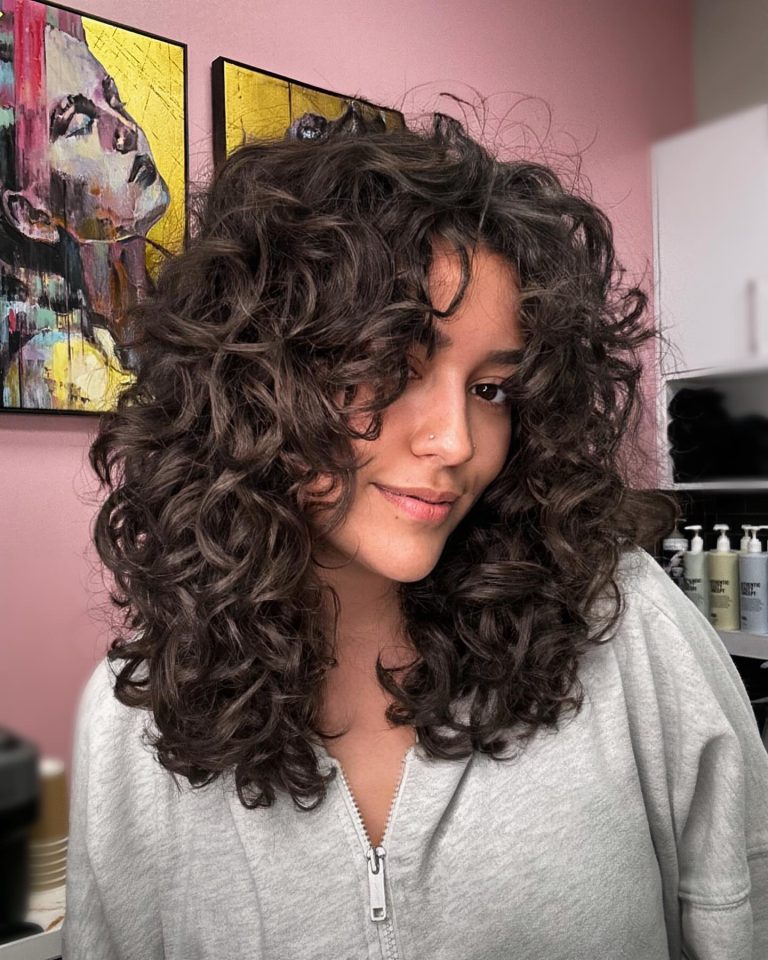 Top 29 Layered Curly Haircuts of 2024: Embrace Your Curls! - divagaze.com