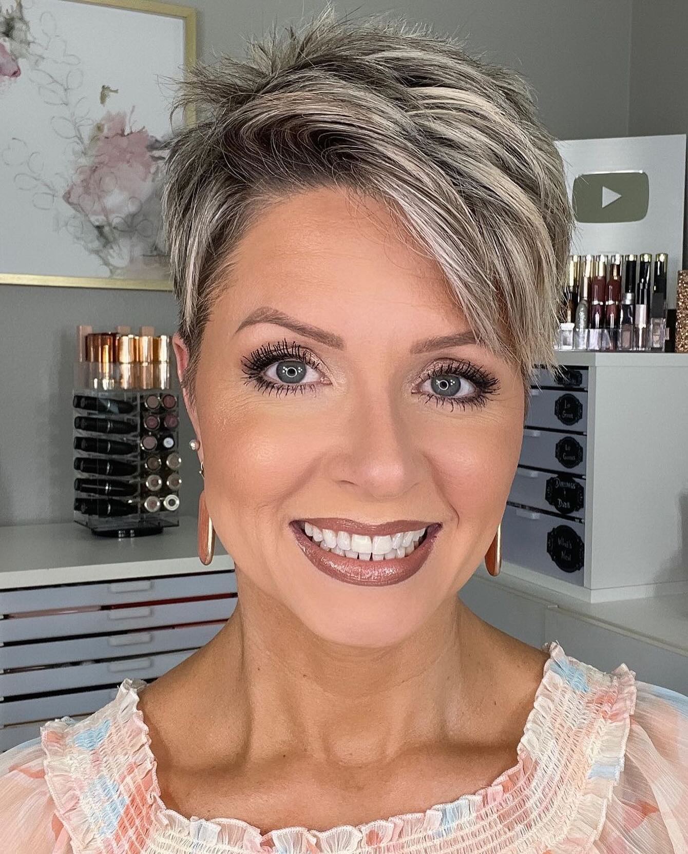 Top 34 Short Hairstyles for Women Over 50: 2024 Edition - divagaze.com