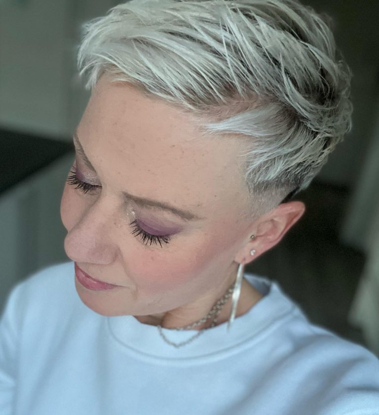 Top 34 Short Hairstyles for Women Over 50: 2024 Edition - divagaze.com