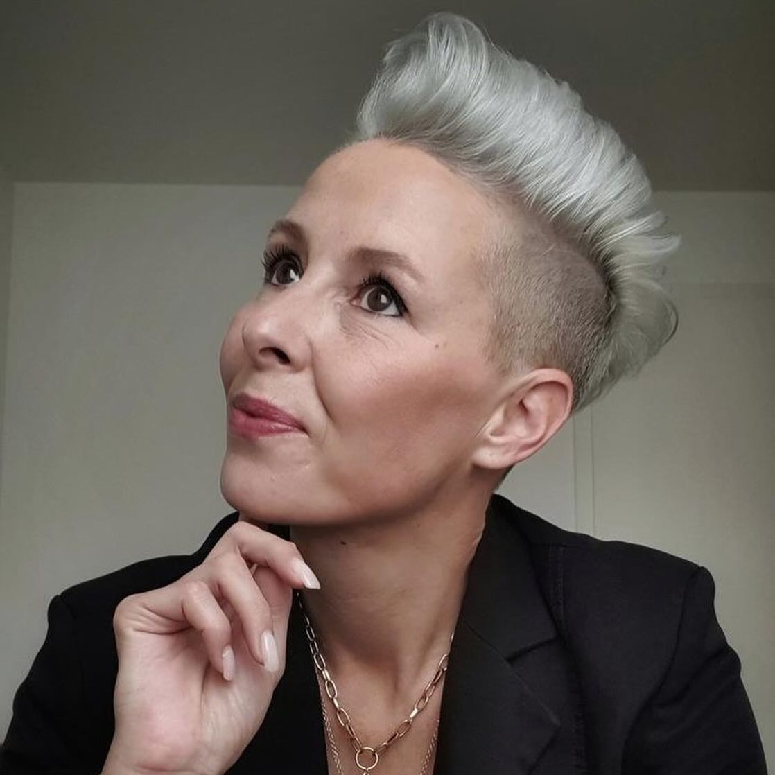 Top 34 Short Hairstyles for Women Over 50: 2024 Edition - divagaze.com