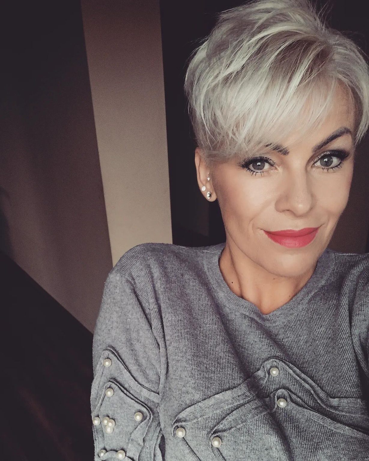 Top 34 Short Hairstyles for Women Over 50: 2024 Edition - divagaze.com