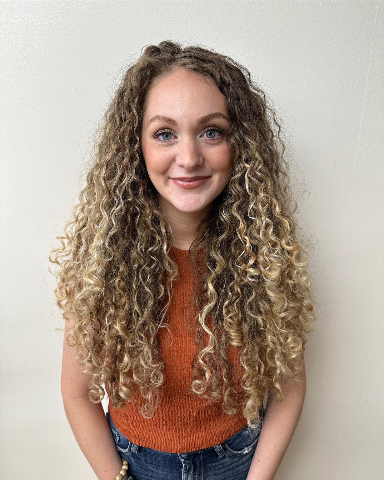 Top 34 Layered Curly Haircuts of 2024: Embrace Your Curls! - divagaze.com