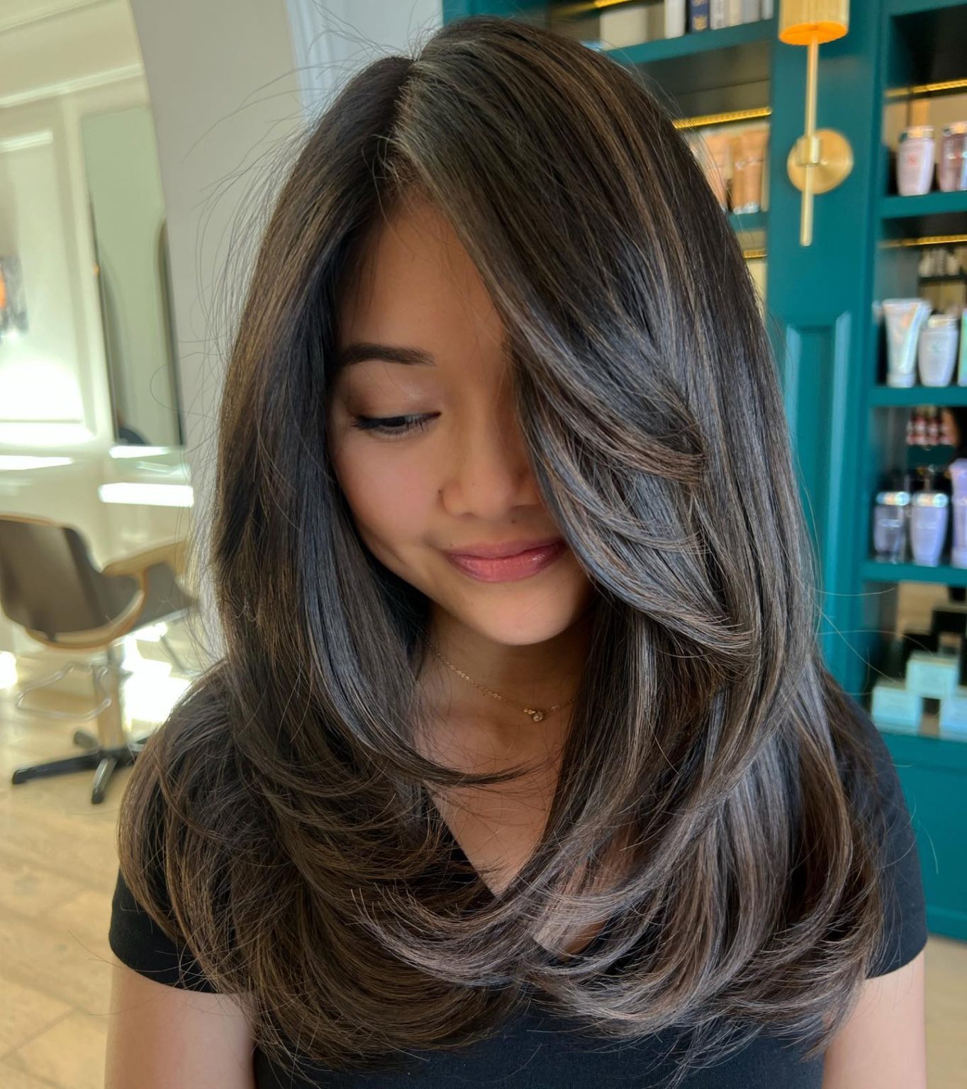 27 Medium Length Haircuts with Layers for Every Woman - divagaze.com