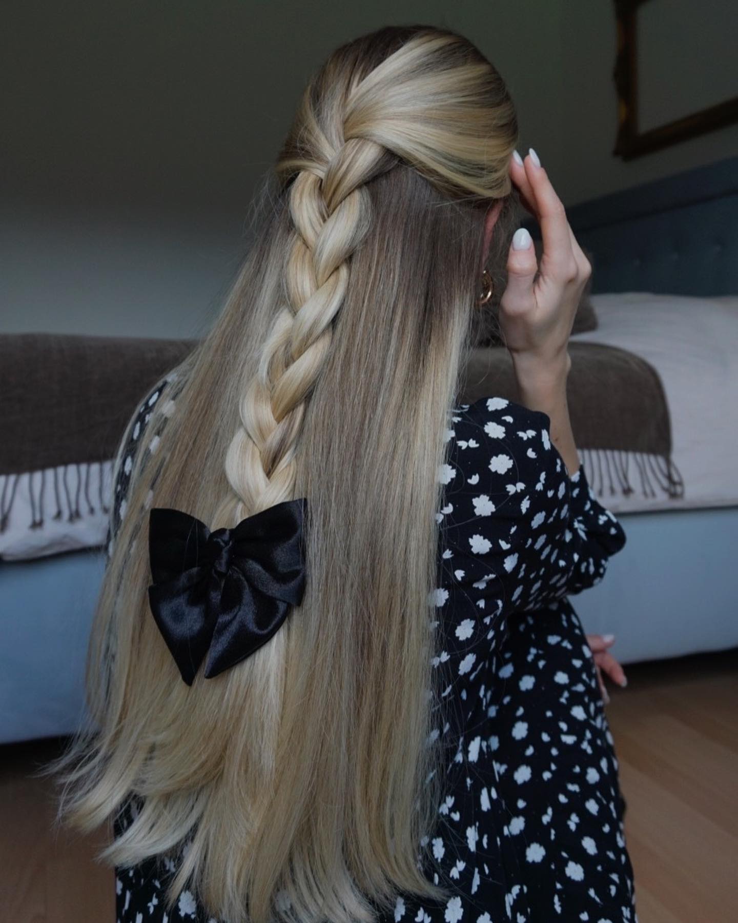 35 Bow Hairstyle Ideas To Elevate Your Look Trendy Elegant And Easy 35-bow-hairstyle-ideas-to-elevate-your-look-trendy-elegant-and-easy