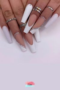21 White Nails Ideas 2025 Stunning Designs For Every Season Divagaze Com 16 68 200x300