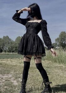 30 Goth Outfits 2025: Dark, Chic & Aesthetic Styles for Every Occasion ...