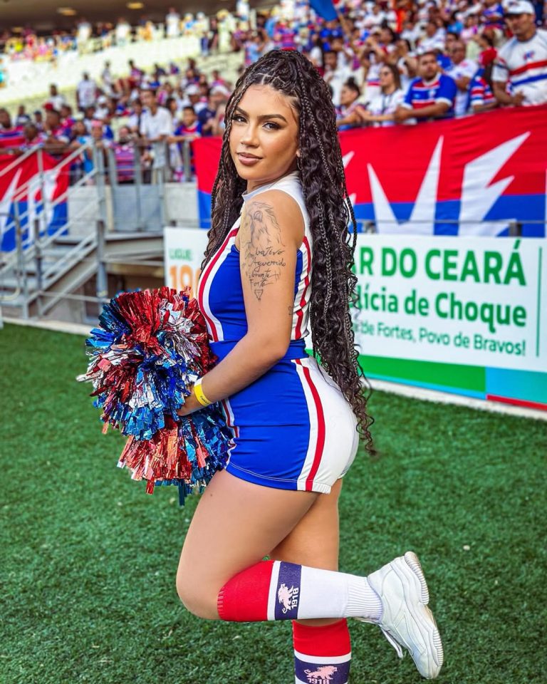 25 Cheer Hairstyles Full of Spirit and Style - divagaze.com