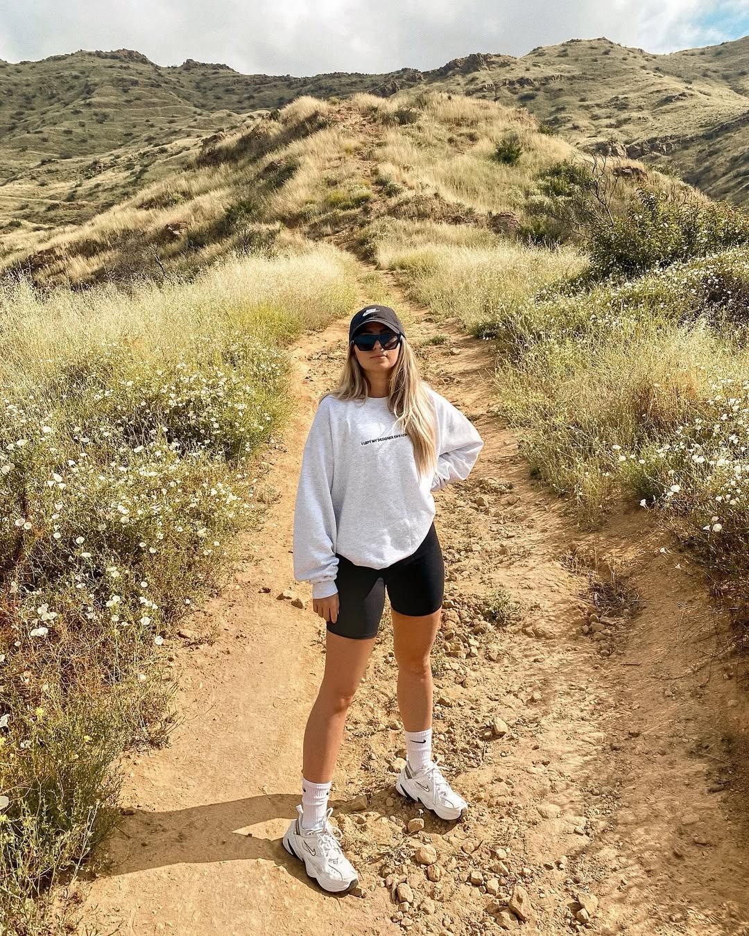 24 Hiking Outfits Ideas 2026: Stylish, Practical and Aesthetic Looks ...