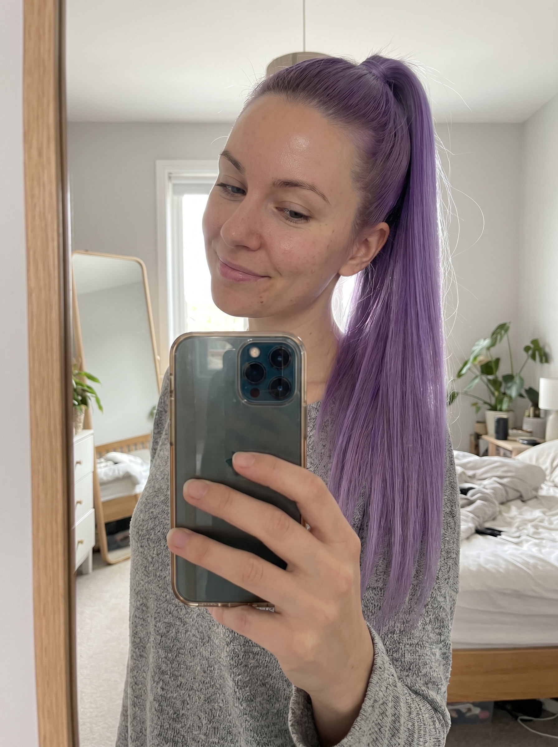 A glamorous Digital Lavender glass-hair ponytail, an edgy and futuristic option for easy summer hairstyles 2026. Featuring sleek, straight hair in a cool-toned purple, styled with a hybrid jelly-gel for shine and a flat iron for precision, ideal for parties or fashion events.