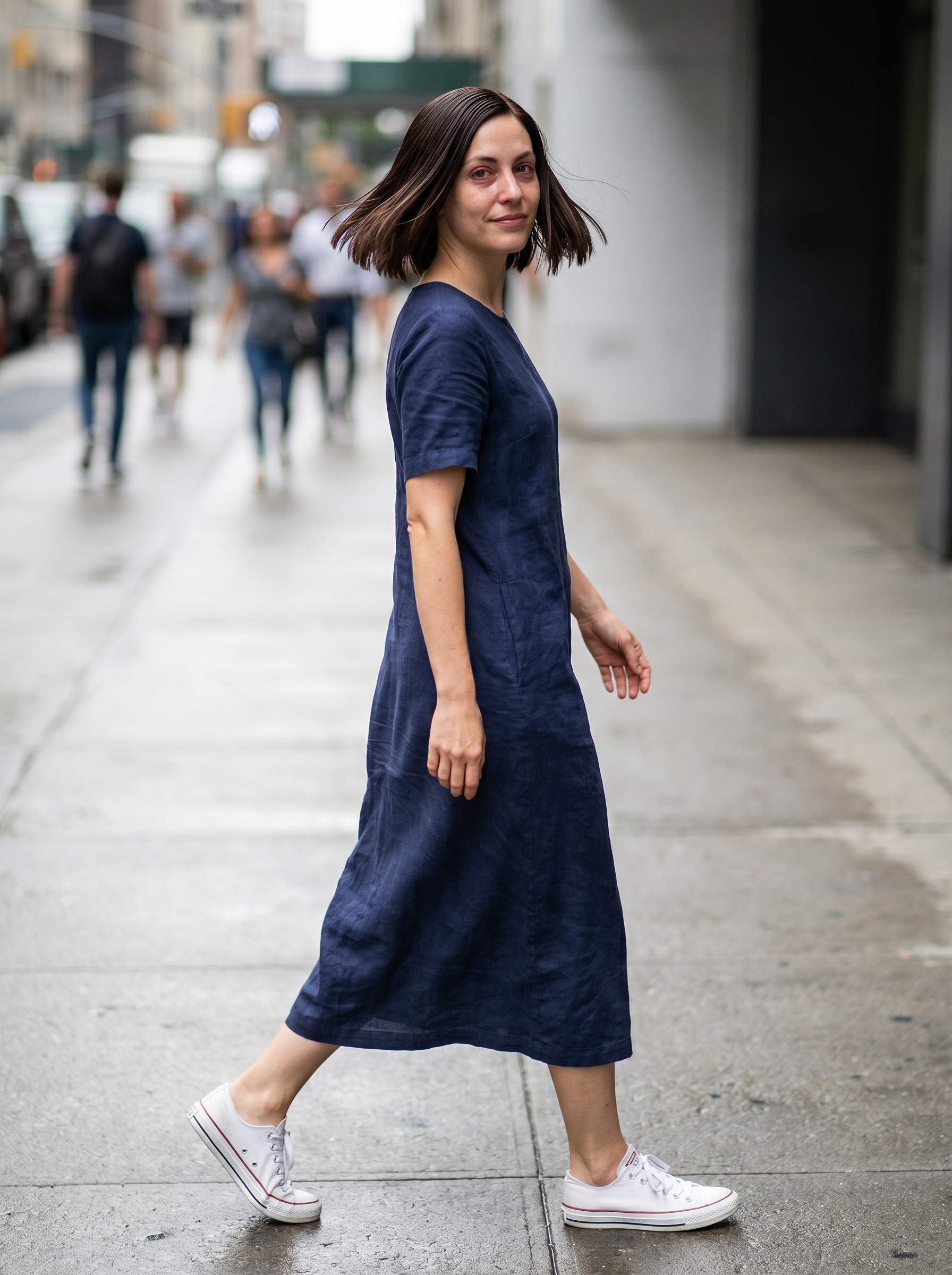 A sleek and modern 'Hydro-Bob' Summer Sleek style, an easy summer hairstyle 2026 for any hair color. Achieved with a fine-tooth comb, UV-filter hair oil, and high-shine wet-look gel for a chic finish.