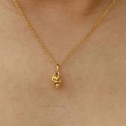 accessory Dainty Conch Seashell Necklace Etsy - IslaFlora $20.8