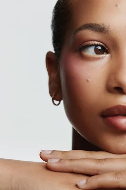 spray H&M Transparent Longwear Lock Setting Spray H&M $14.99