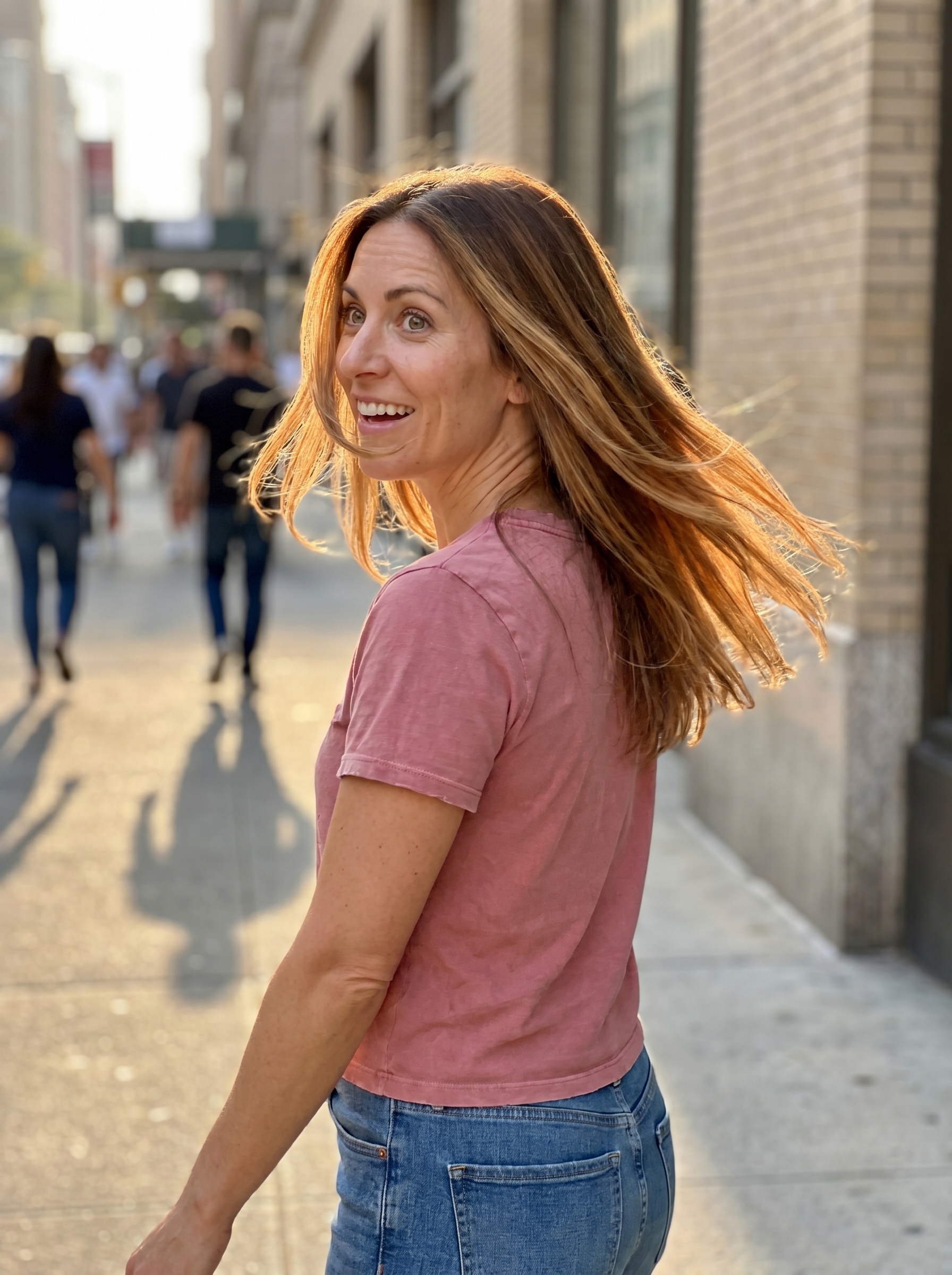 Rich amber blonde balayage with a shadow tap, displaying warm honey and golden tones. This luxurious soft summer blonde hair 2026 is perfect for everyday glam or special events.