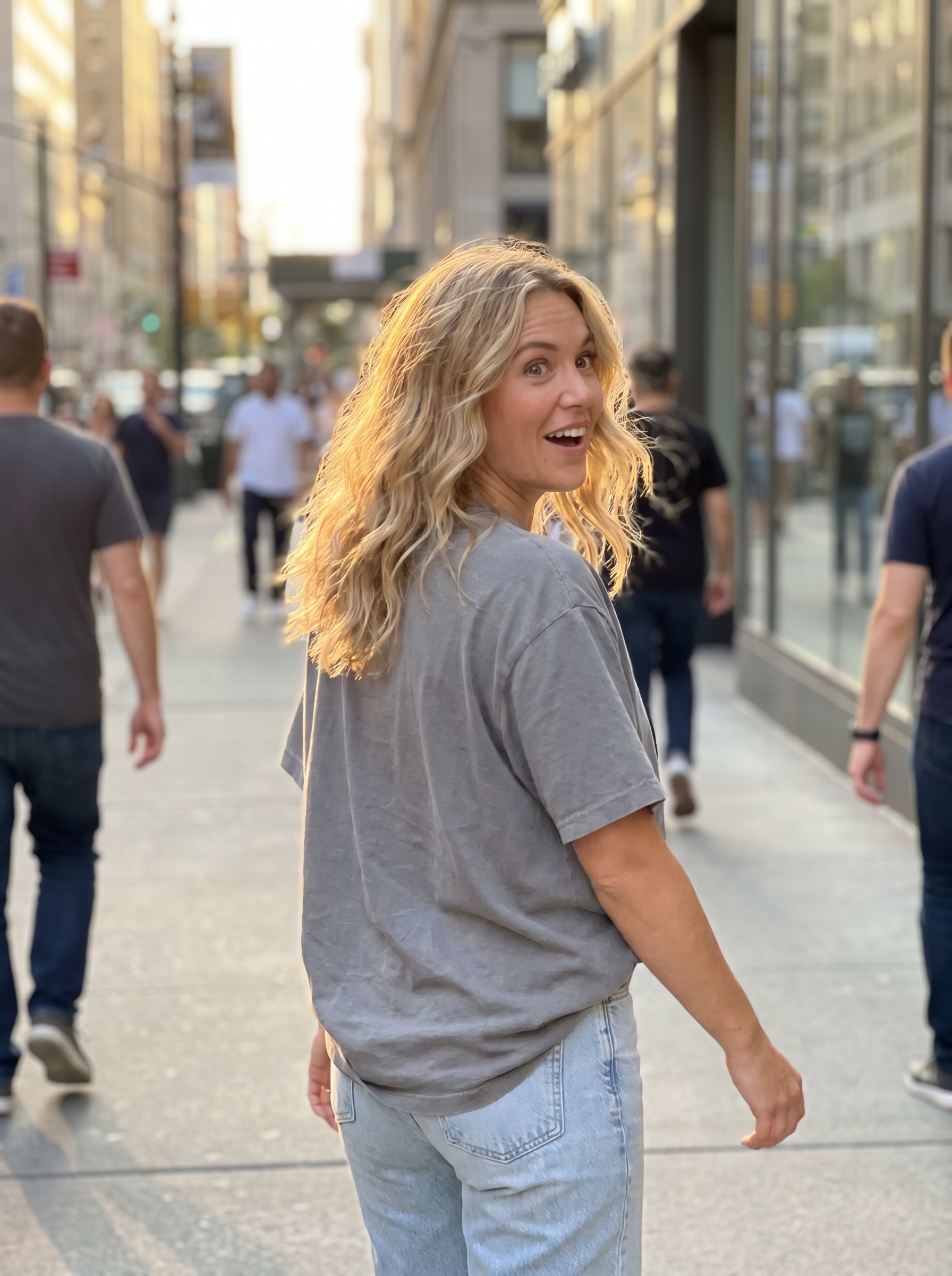 Effortless oat milk blonde hair with a subtle root tap, displaying beige blonde, creamy vanilla, and neutral ash tones. This soft summer blonde hair 2026 is perfect for daily wear.