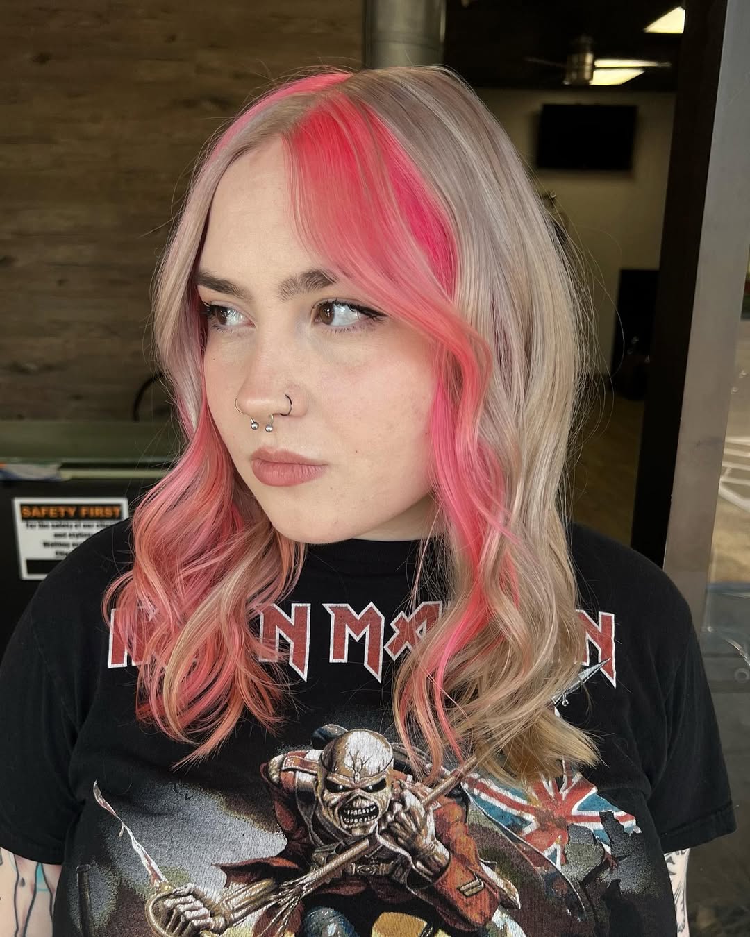 A woman with a beautiful soft summer hair color 2026, featuring sun-kissed blonde highlights and a dimensional balayage style, smiling outdoors.