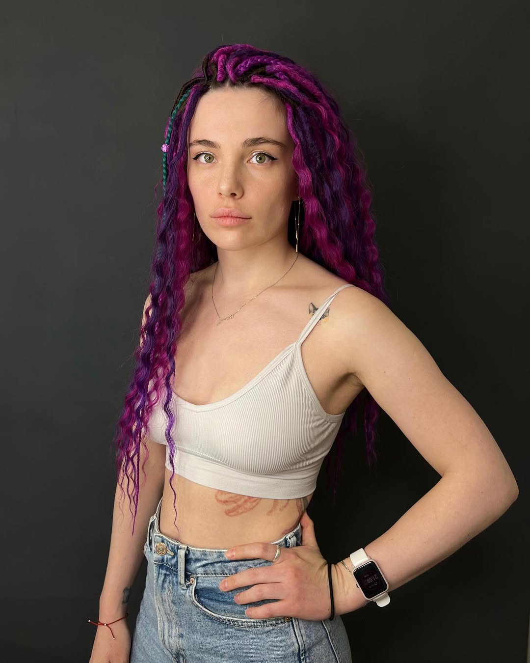 Close-up of a woman with long, sun-kissed blonde hair styled in a chic, voluminous high ponytail, perfect for summer hairstyles for long hair 2026. Her hair is loosely curled, framing her face beautifully.