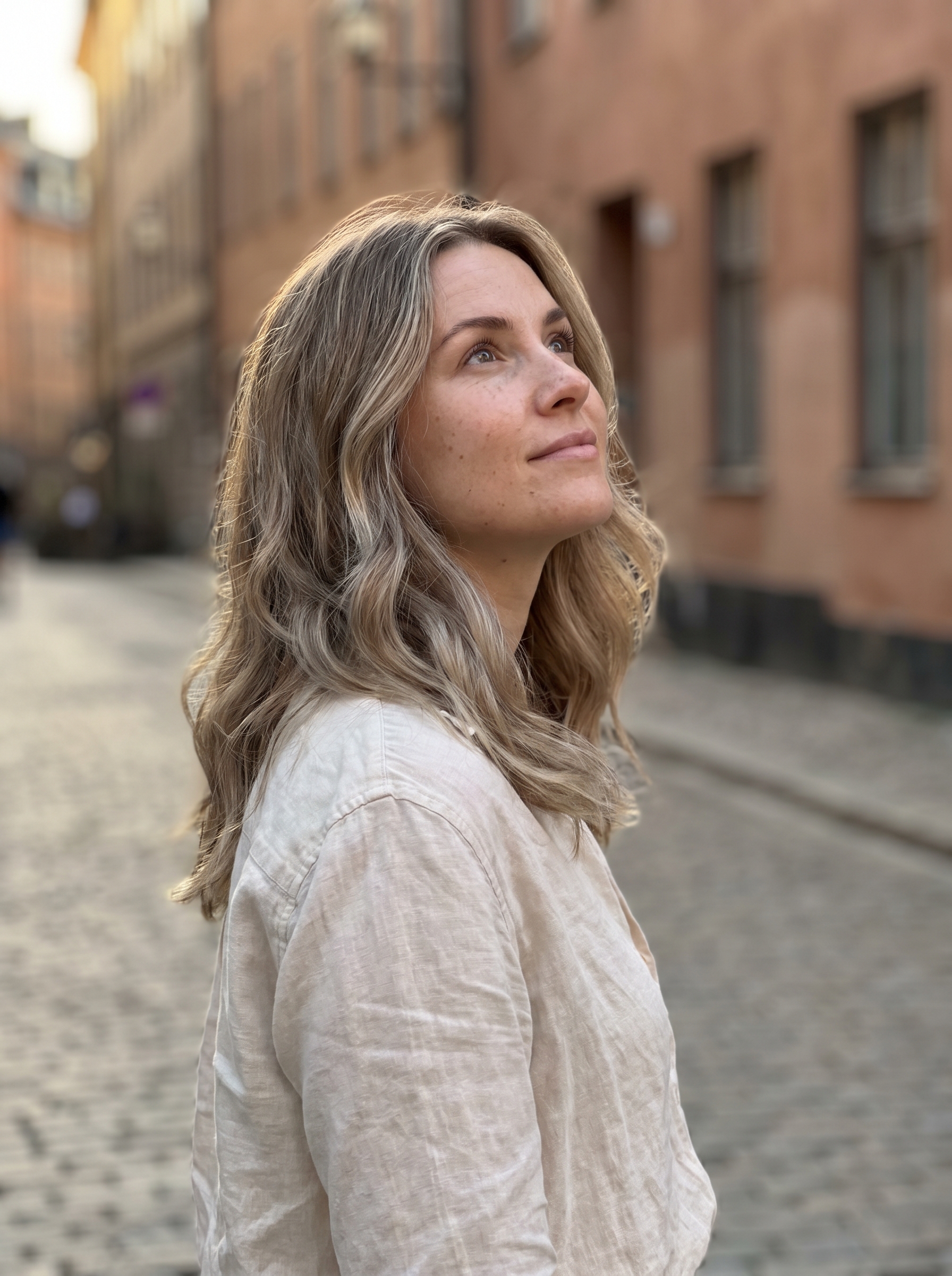 Understated mushroom blonde balayage, a refined true summer hair color 2026, with cool brown and ash blonde tones maintained by blue toning shampoo.