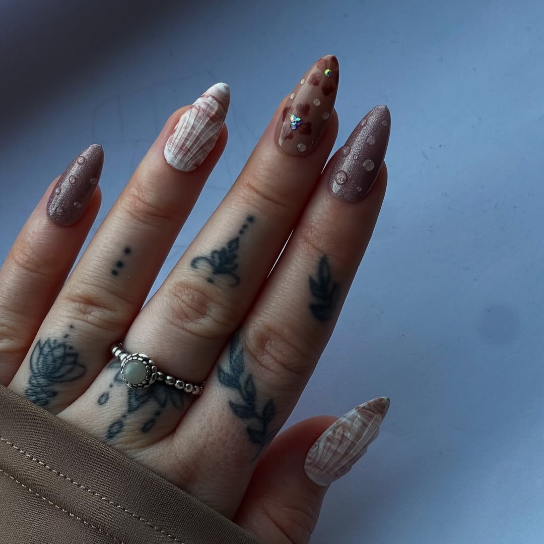 3D Seashell Textured Almond Pearl Shell Nails