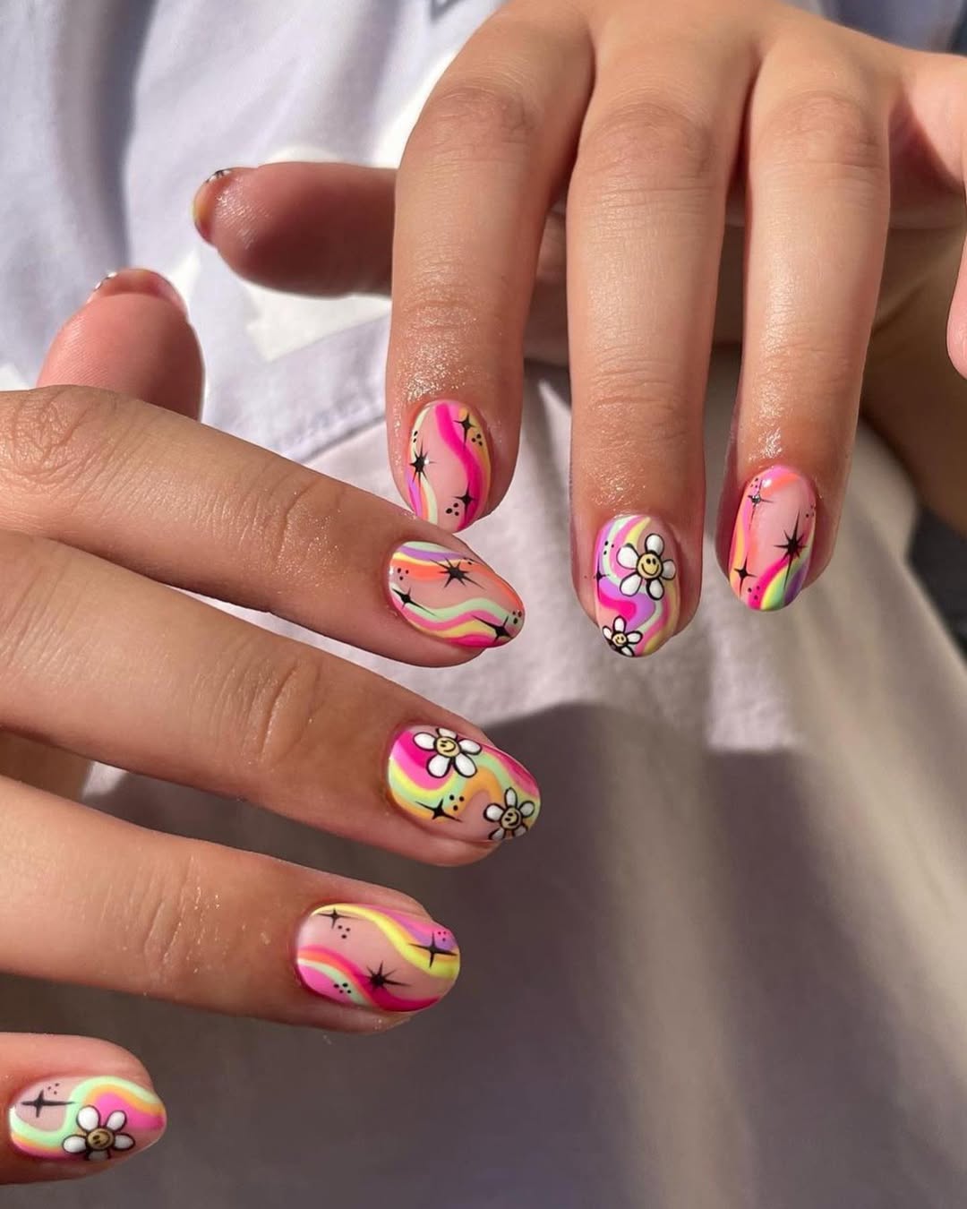 Cool Swirl Waves With Star Dust And Cute Daisies