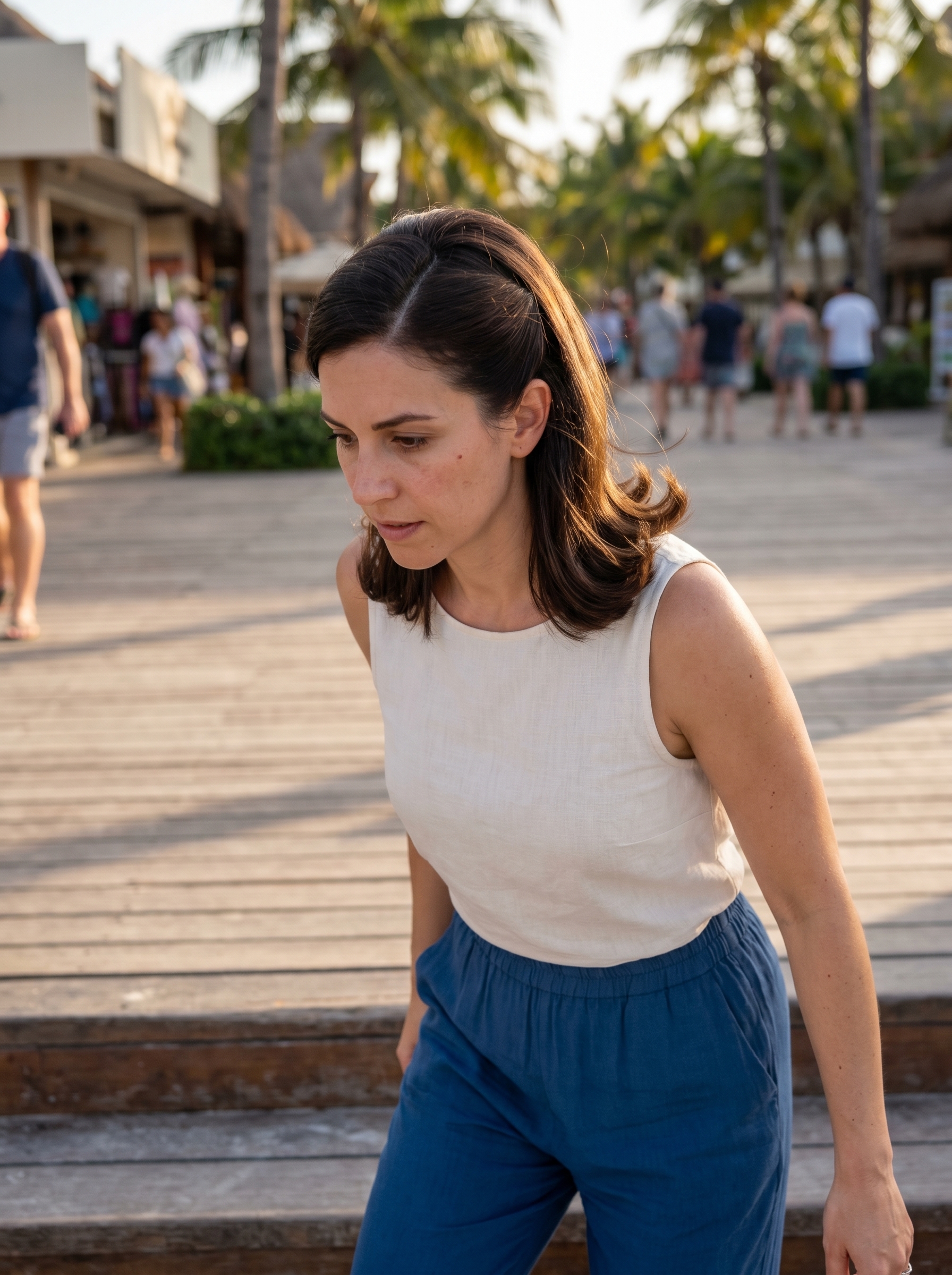 Polished Retro Riviera Flipped Ponytail, a glamorous cute summer hair idea 2026 for everyday, date night or beach with sleek hair and flipped ends.