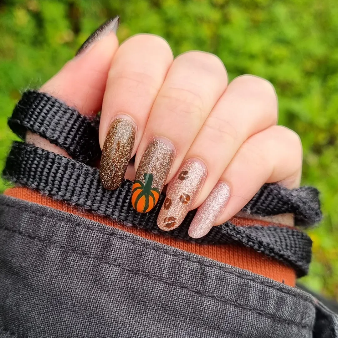 Glitter Gradient Pumpkin Spice Coffee Bean Nails