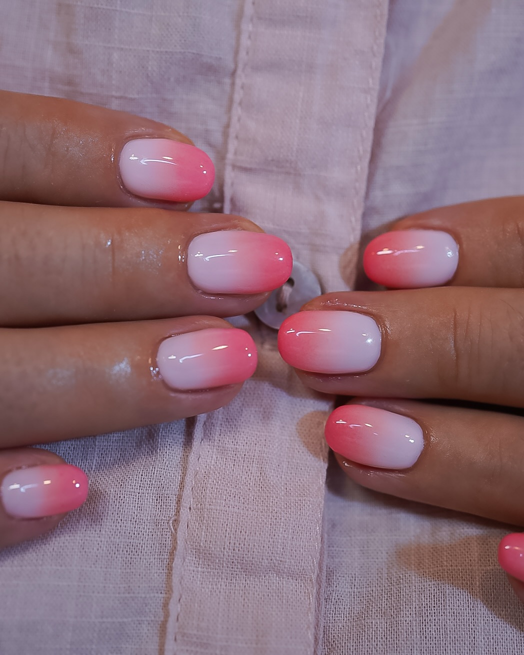 Glossy Bubblegum Pink Ombre Short Round