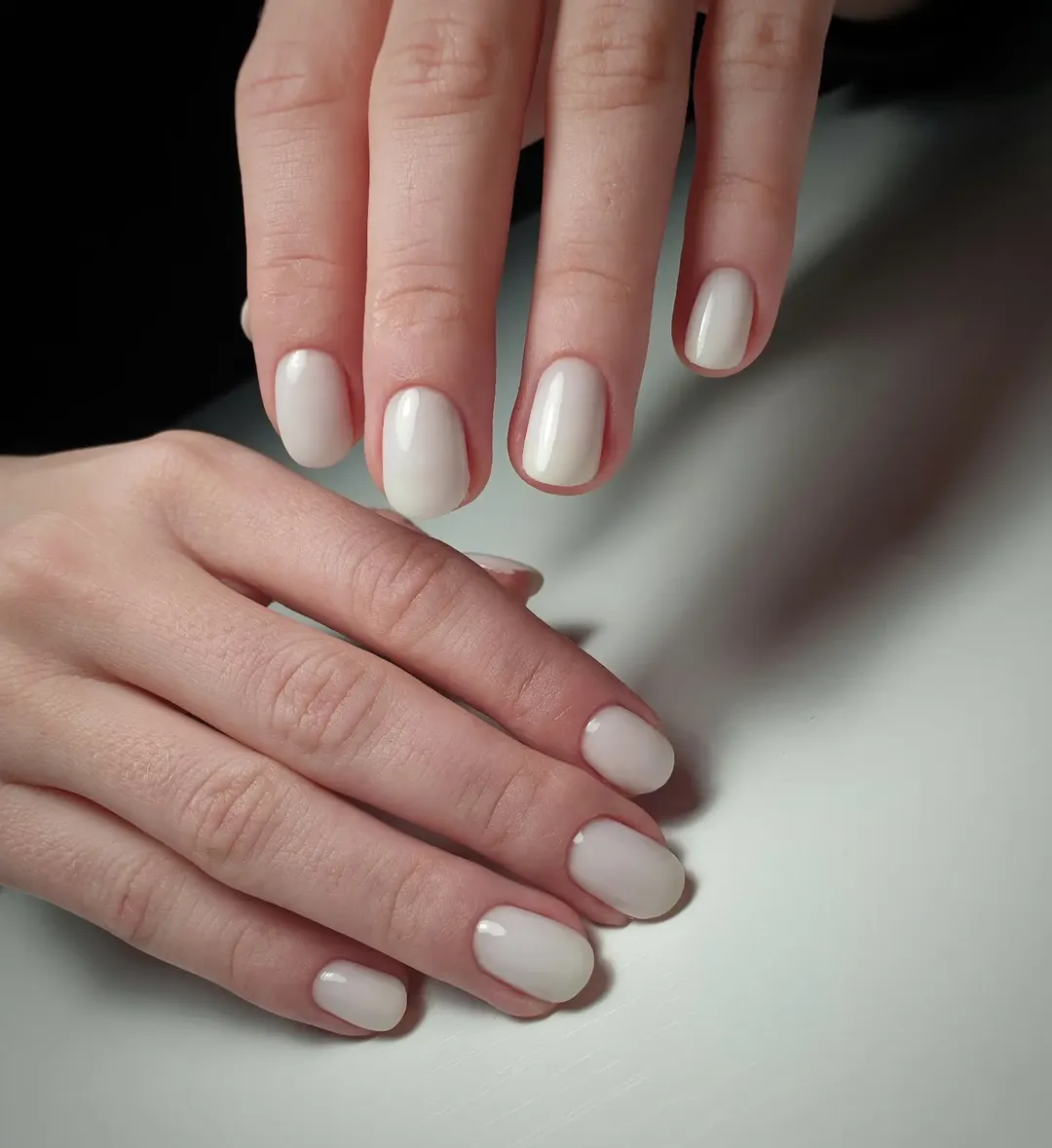 Glossy Off-White Short Round Gel Nails