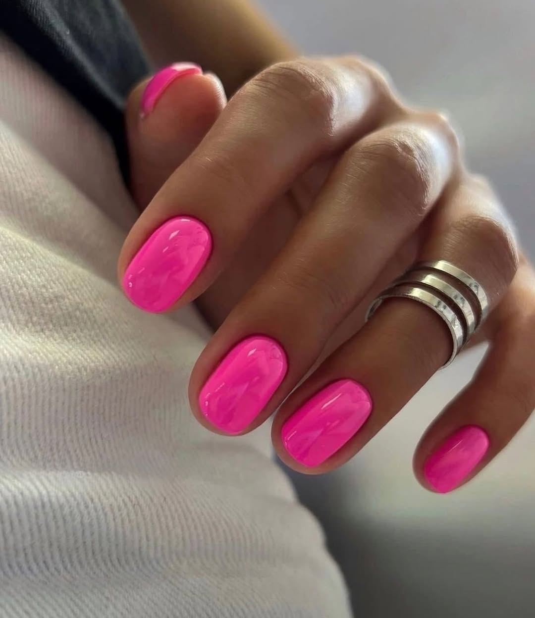 Hot Pink Swirl Glossy Short Oval Nails