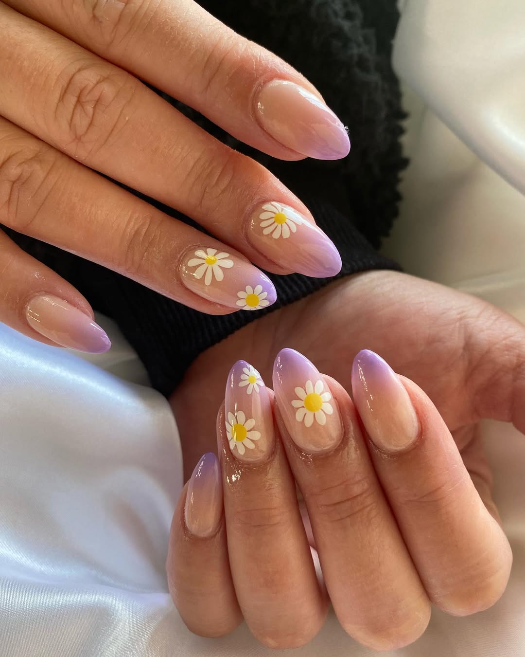 Lavender Ombre Daisy Almond Nails