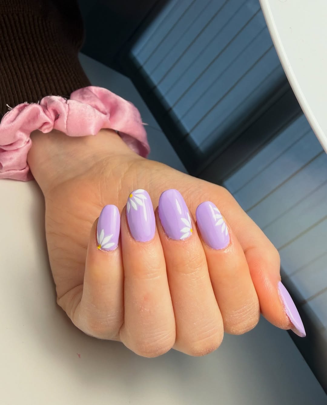 Lilac Daisy Flower Art Oval Nails
