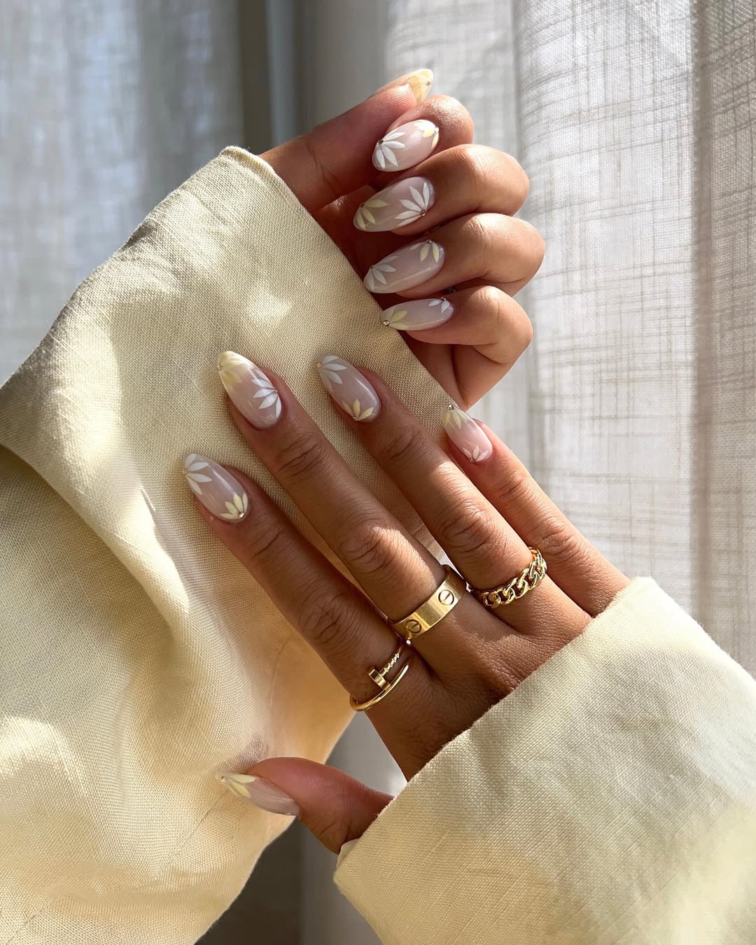 Milk Bath Floral Daisy Almond Nails