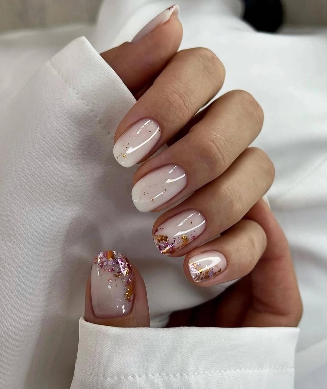 Milky Pink Gold Glitter Short Oval Nails