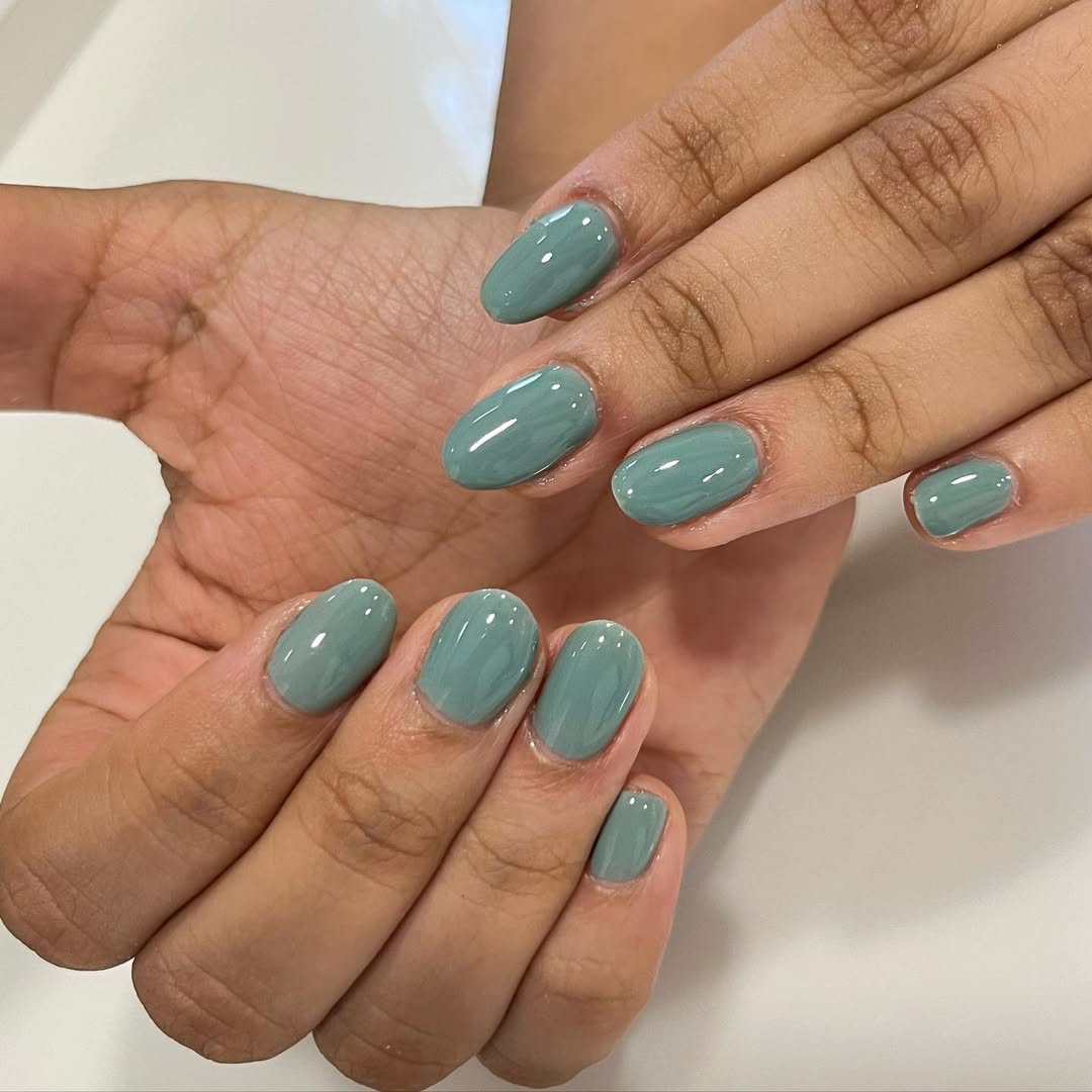 Mint Green Glossy Short Round Gel Nails
