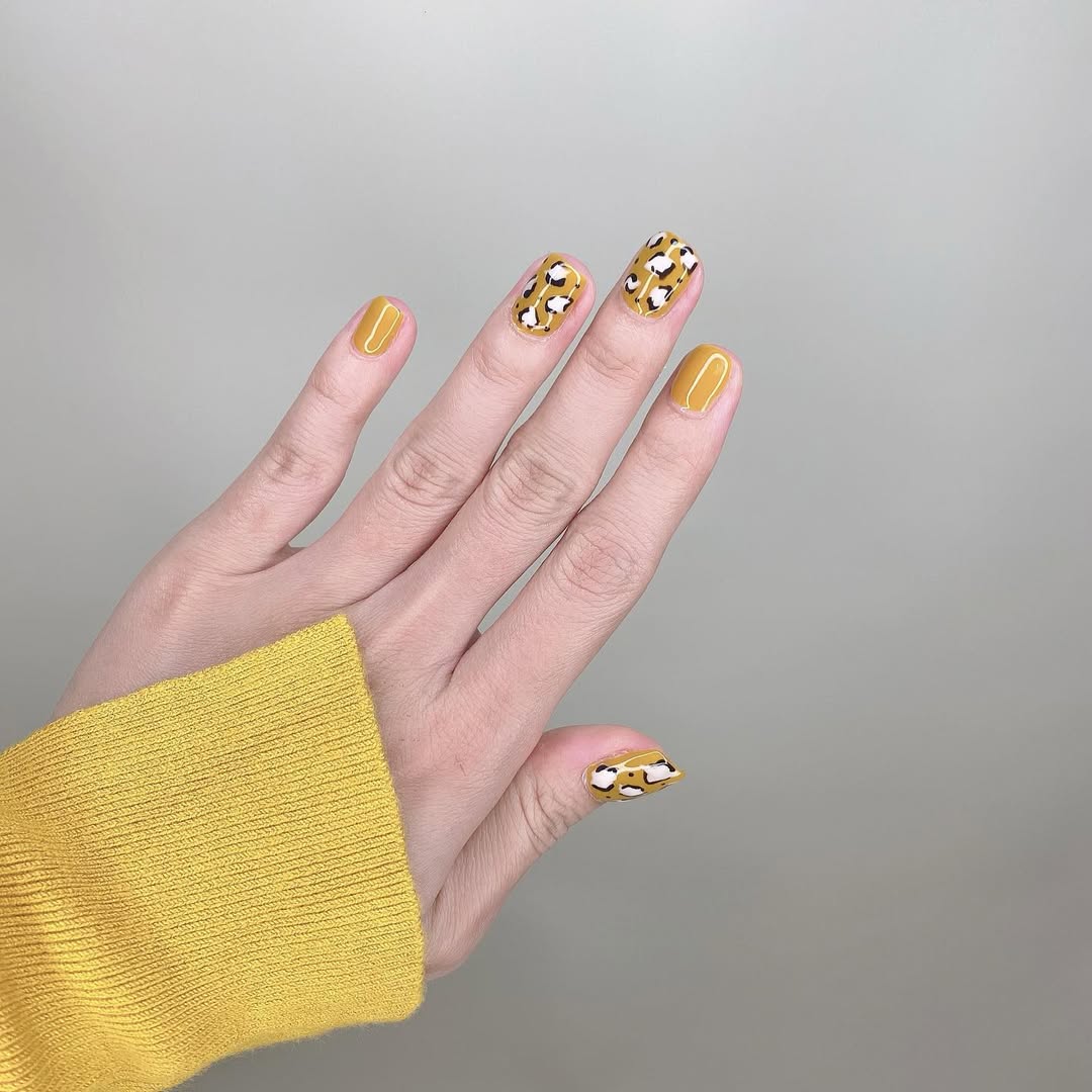 Mustard Yellow Leopard Print Short Squoval Nails