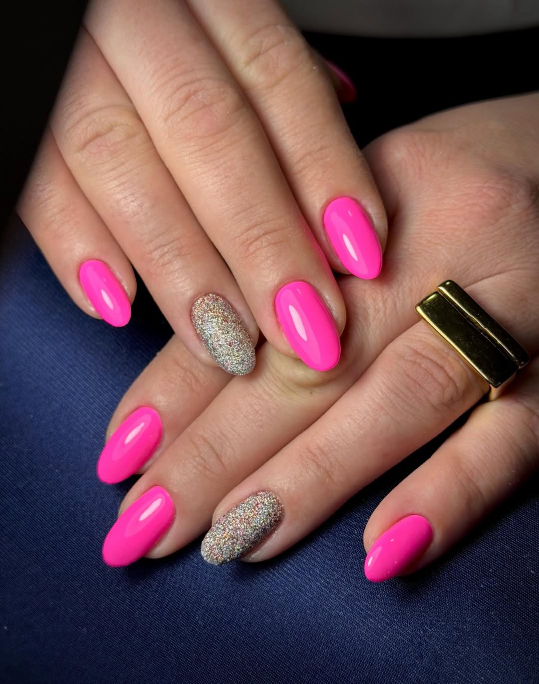 Neon Pink Sparkle Accent Glossy Oval Nails