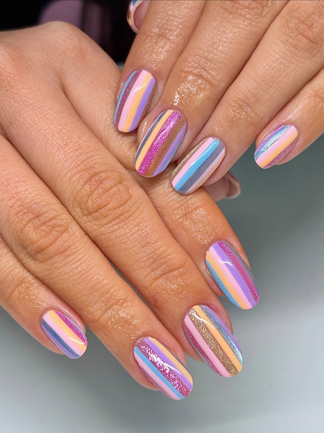 Pastel Glitter Stripe Diagonal Oval Nails