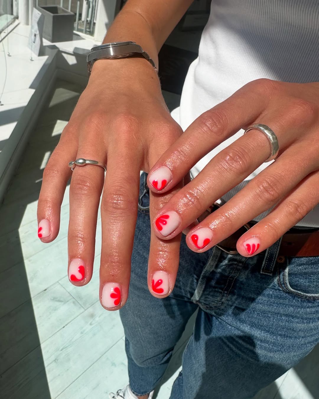 Playful Red Heart-Shaped Aura Short Round Nails