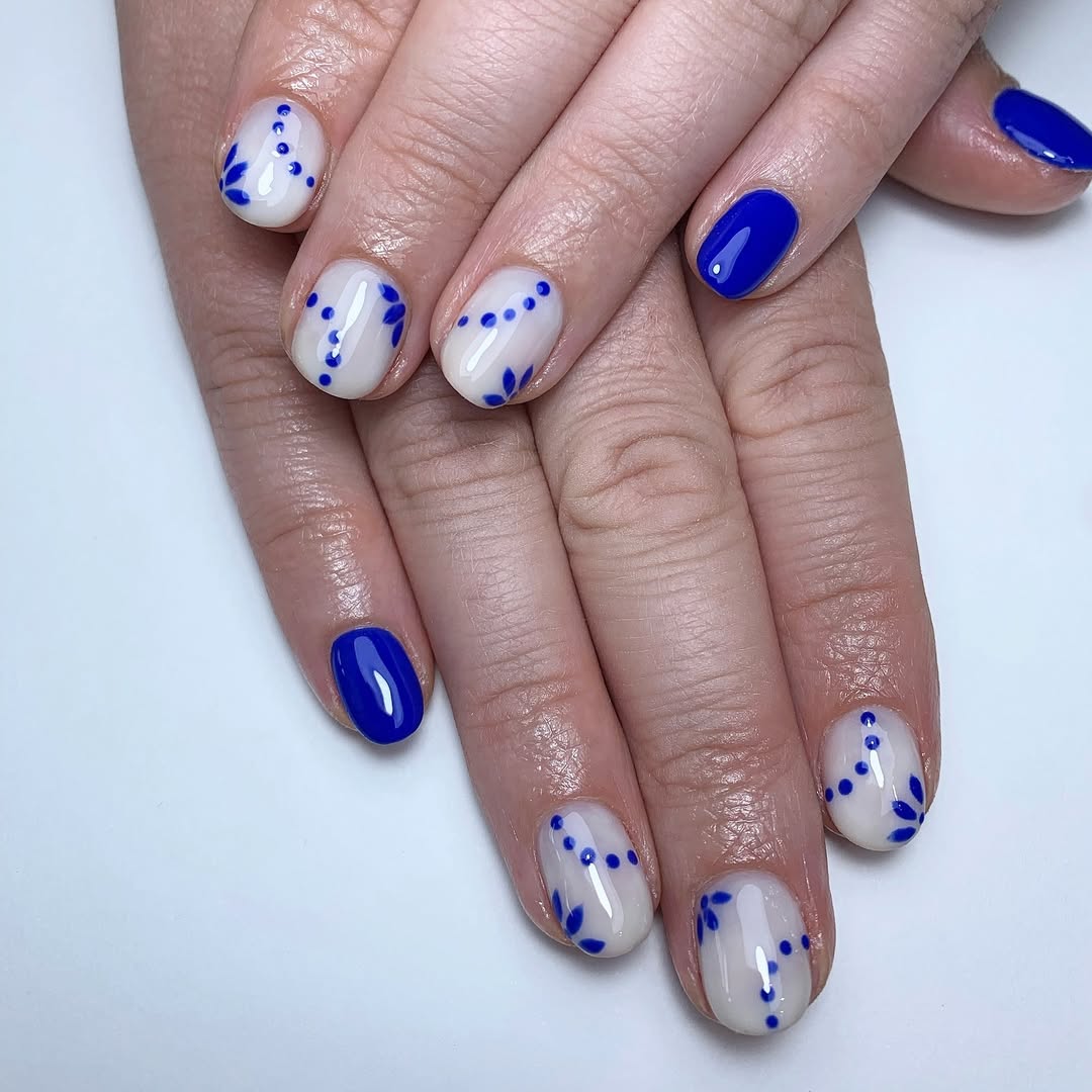 Short Blue Leaf and Polka Dot Accent Nails