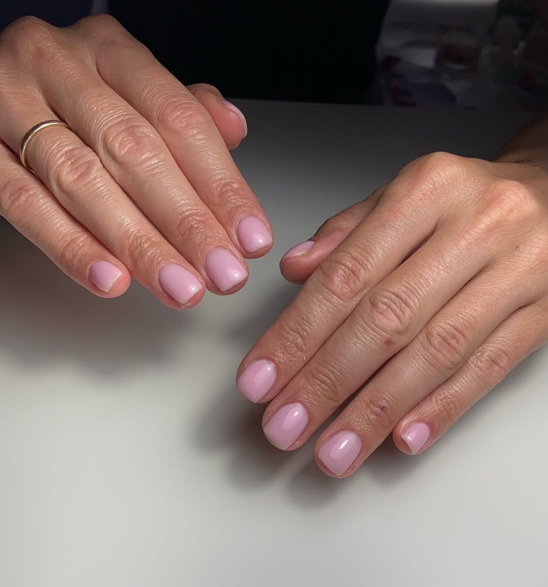 Soft Lavender Rose Short Round Glossy Nails
