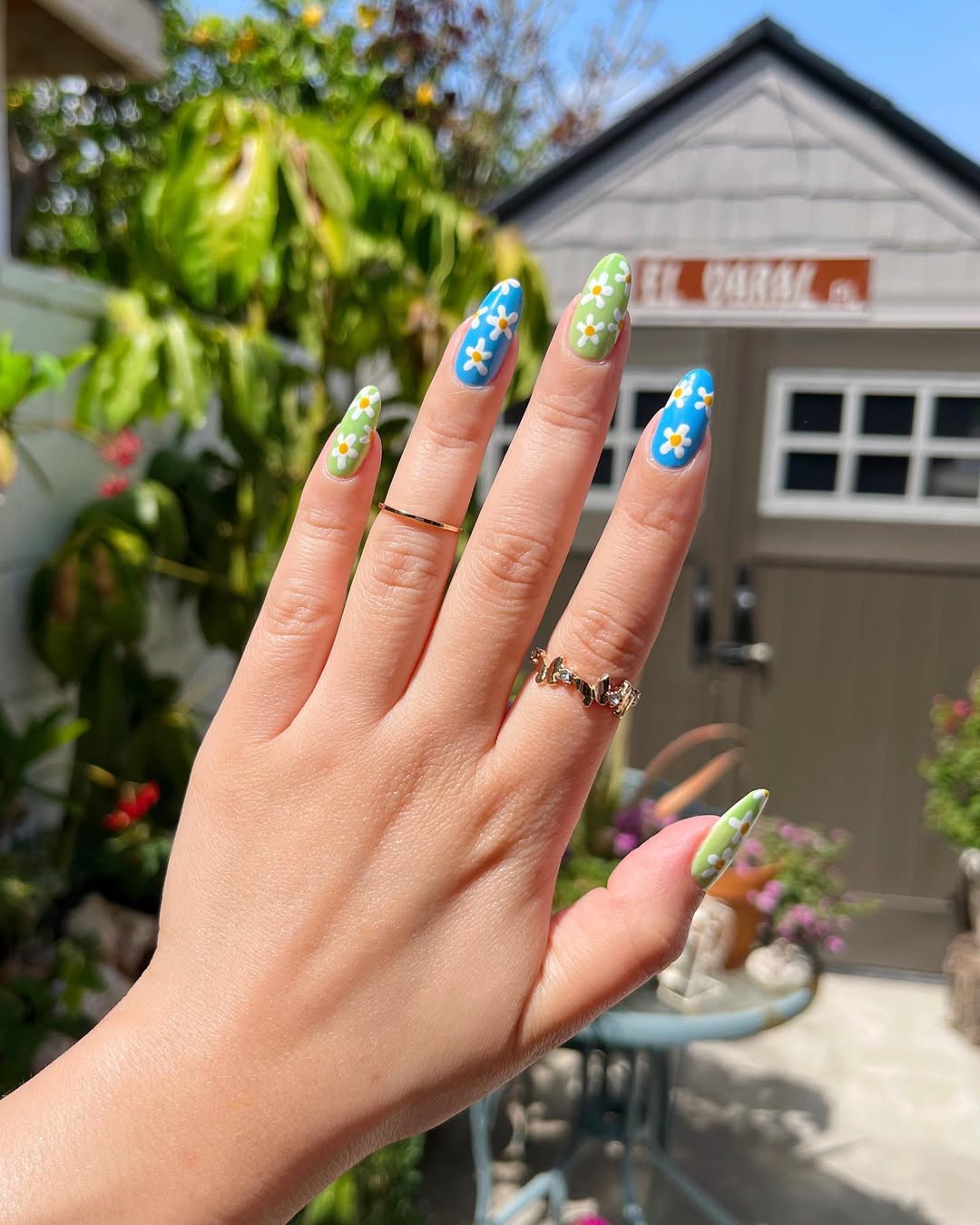 Summer Daisy Blue and Green Mismatched Nails