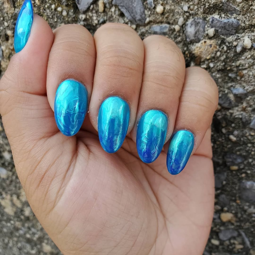 Teal Blue Metallic Oval Gradient Nails