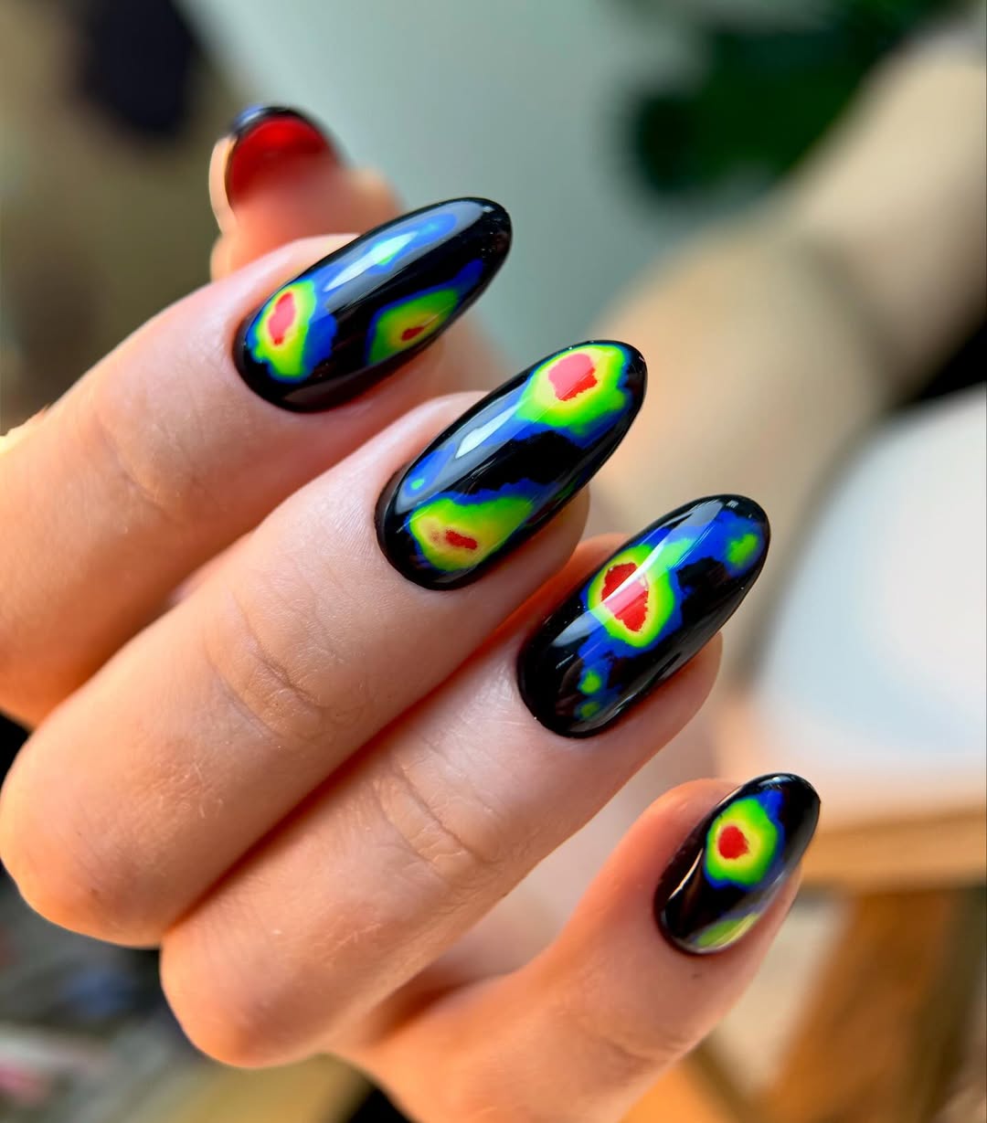 Thermal Heat Map Vivid Black Almond Nails