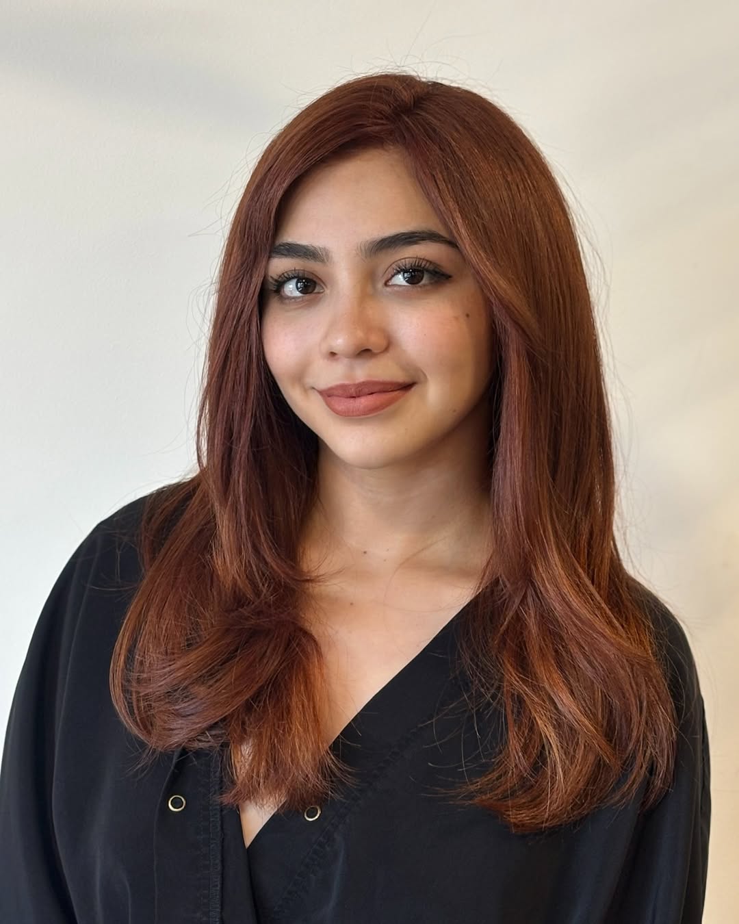Woman showcasing a radiant blonde balayage, a prime example of a true summer hair color 2026, offering sun-kissed dimension and natural-looking highlights. Perfect for a bright, fresh look.