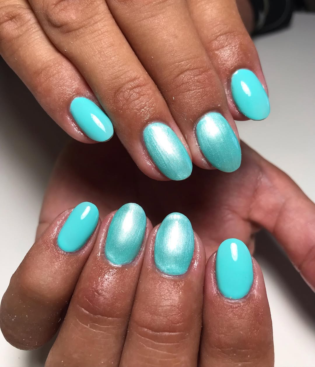 Turquoise Dream: Glossy Solid and Shimmer Oval Nails