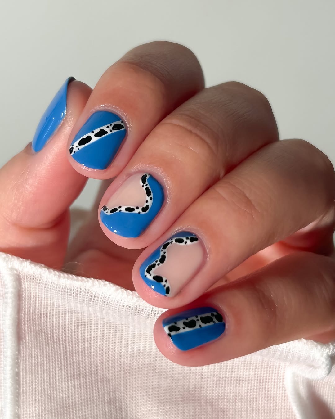 Vibrant Blue Wavy Line Leopard Print Nails